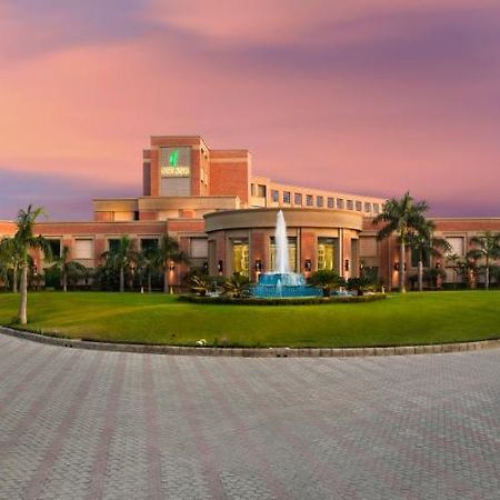 Nirvana Luxury Hotel L Ludhiana Buitenkant foto