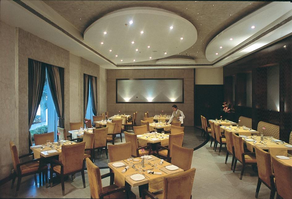 Nirvana Luxury Hotel L Ludhiana Buitenkant foto