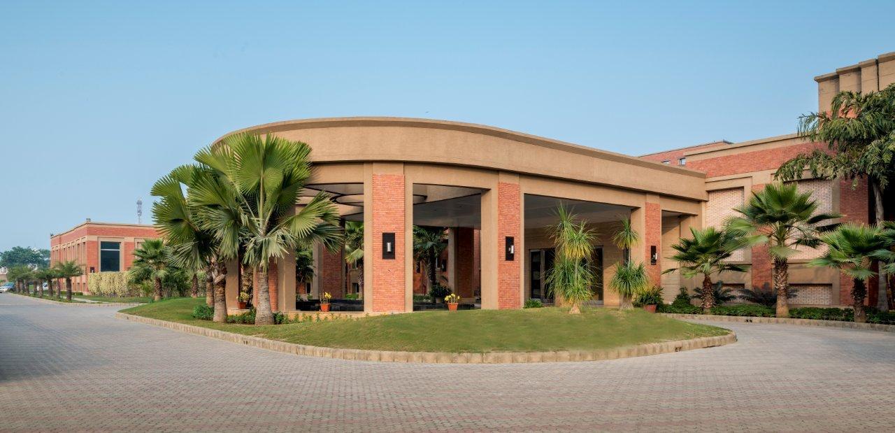 Nirvana Luxury Hotel L Ludhiana Buitenkant foto