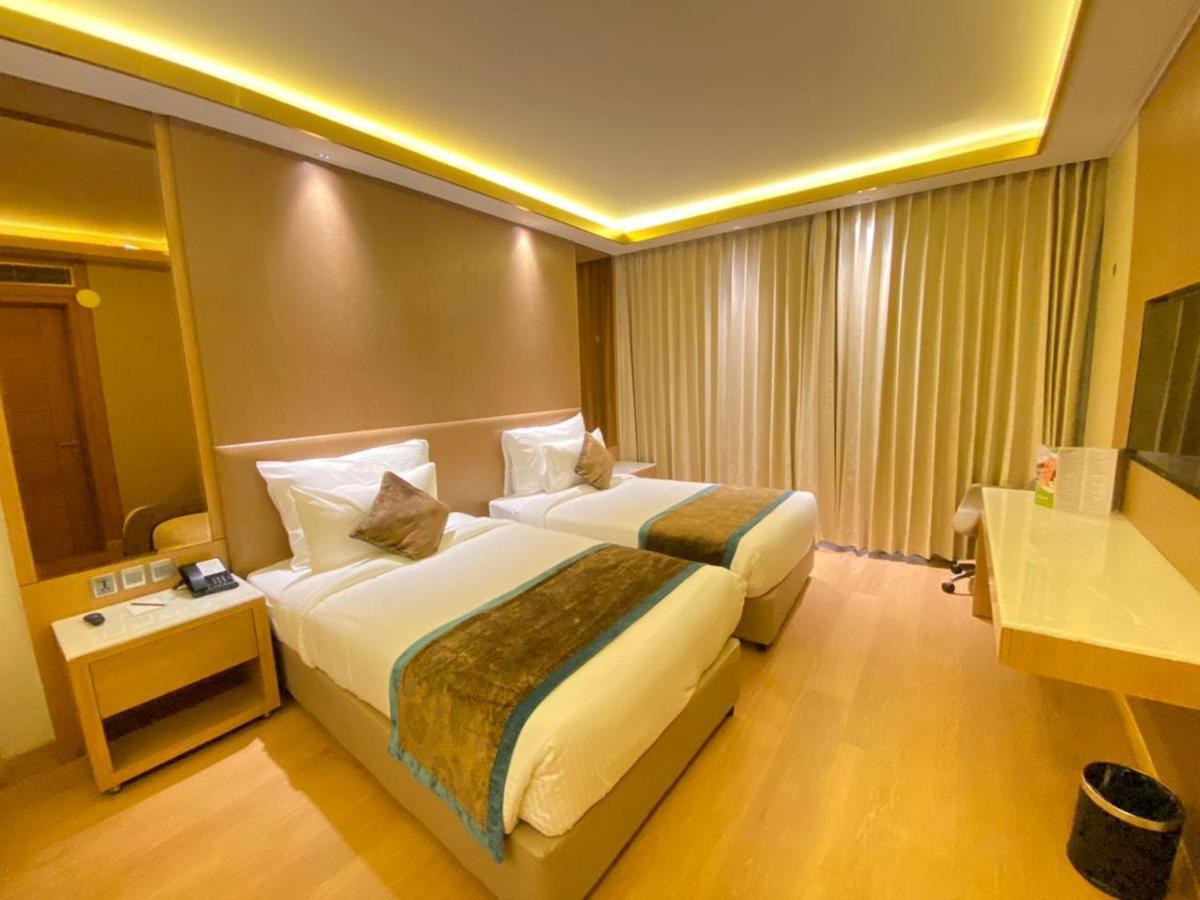 Nirvana Luxury Hotel L Ludhiana Buitenkant foto